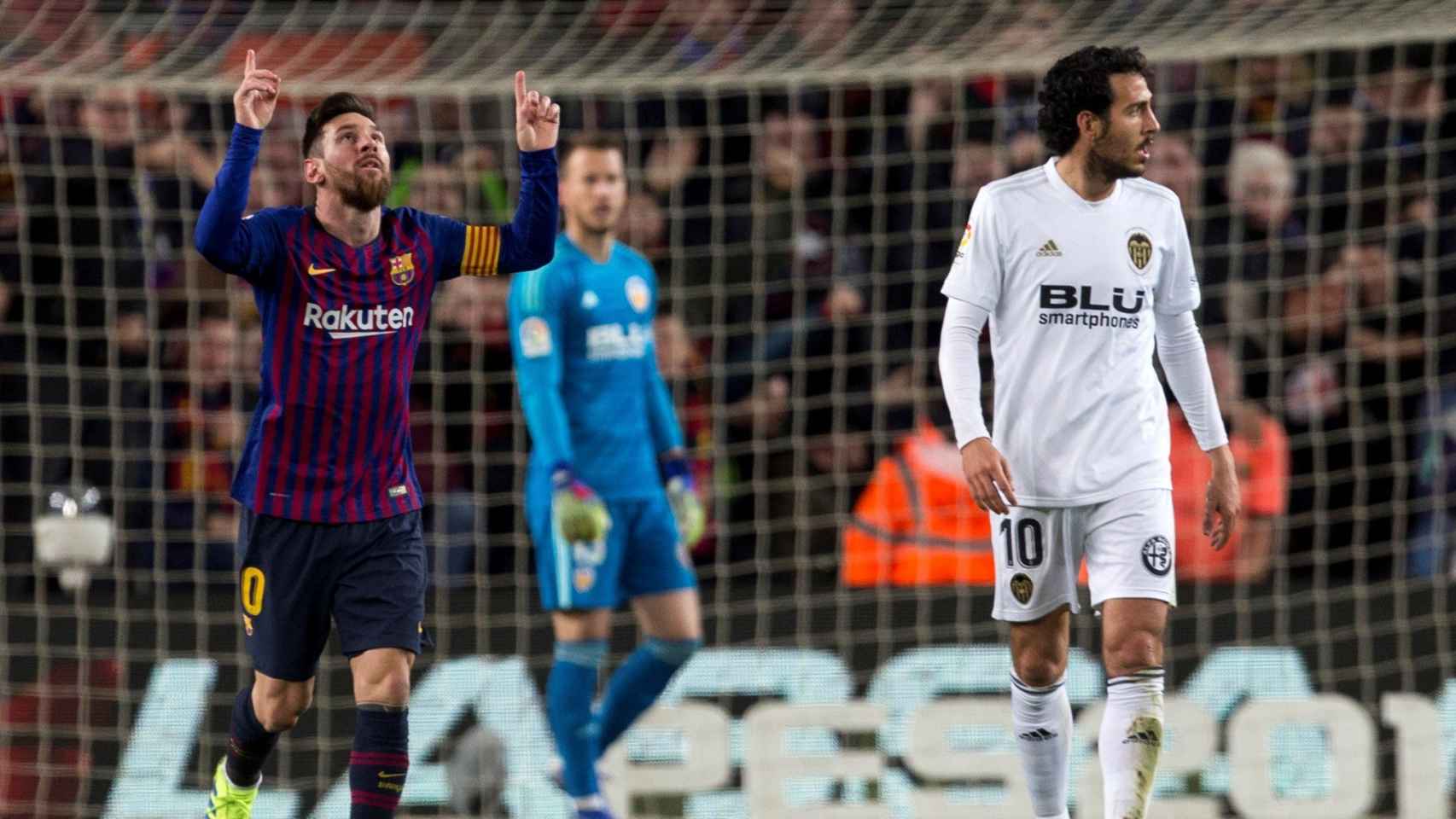 Leo Messi, la gran esperanza del Barça, contra el Valencia en el último partido liguero / EFE