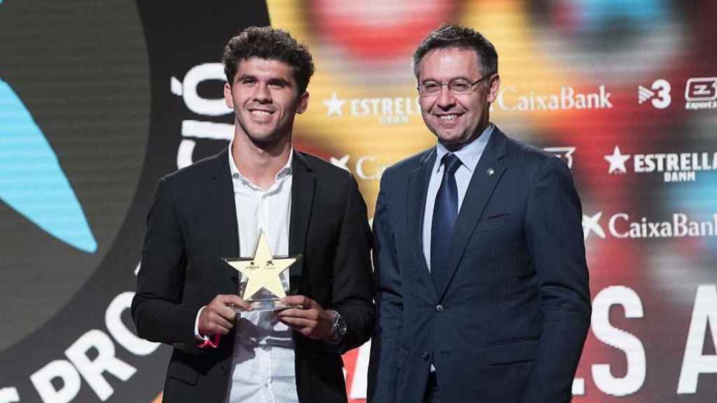 Una foto de Josep Maria Bartomeu y Carles Aleñá en un acto de la Federación Catalana de Futbol / FCB