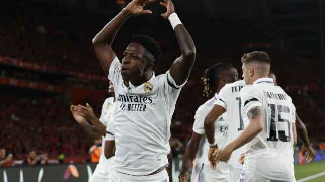 Vinicius Jr, celebrando uno de los goles del Real Madrid a Osasuna / EFE