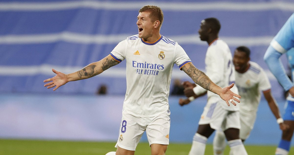 Toni Kroos grita tras anotar un gol contra el Rayo Vallecano / EFE