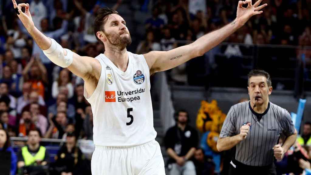 Rudy Fernández se calienta en el Madrid-Barça de la final de Copa de baloncesto / EFE