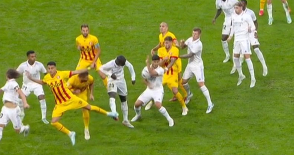 La mano de Asensio, sancionada como penalti, en el Real Madrid contra Girona / REDES