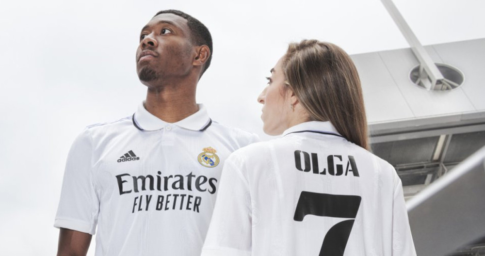 David Alaba y Olga Carmona, en la presentación de la primera equipación de la próxima temporada REAL MADRID