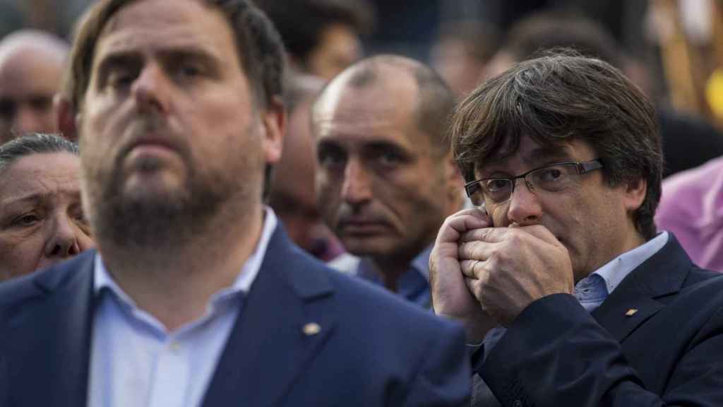 Imagen de archivo de Oriol Junqueras y Carles Puigdemont. Imagen del artículo La familia va al notario: compren palomitas / EFE