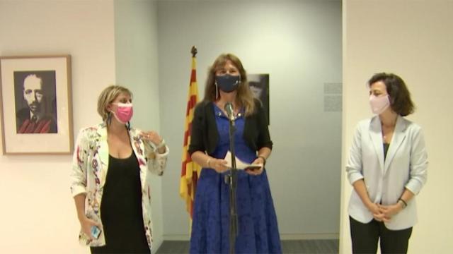 Laura Borràs (c) con Alba Vergès (i) y Eva Granados (d) en una rueda de prensa posterior a la reunión de la Mesa del Parlament