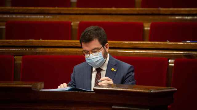 El vicepresidente de la Generalitat y coordinador nacional de ERC, Pere Aragonès, durante una sesión plenaria en el Parlament / EUROPA PRESS