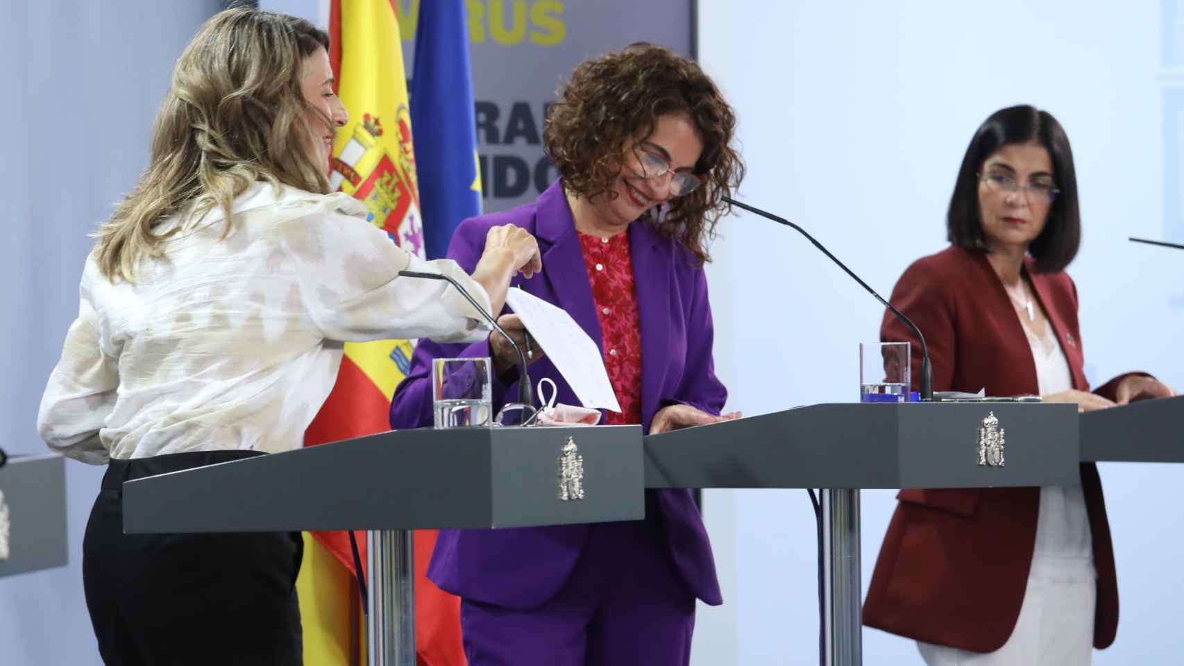 La ministra Trabajo y Economía Social, Yolanda Díaz, la ministra portavoz y de Hacienda, María Jesús Montero y la ministra de Política Territorial y Función Pública, Carolina Darias, en rueda de prensa posterior al Consejo de Ministros del Gobierno / EURO