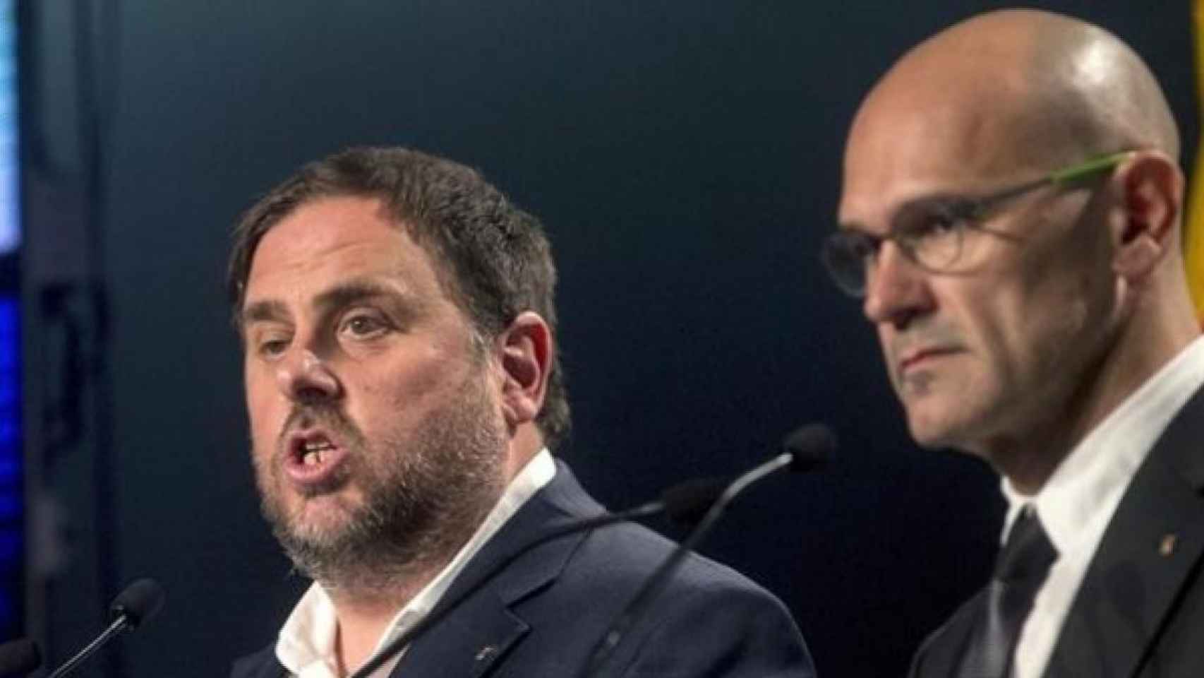 Oriol Junqueras y Raül Romeva en un acto de 2017 / EFE