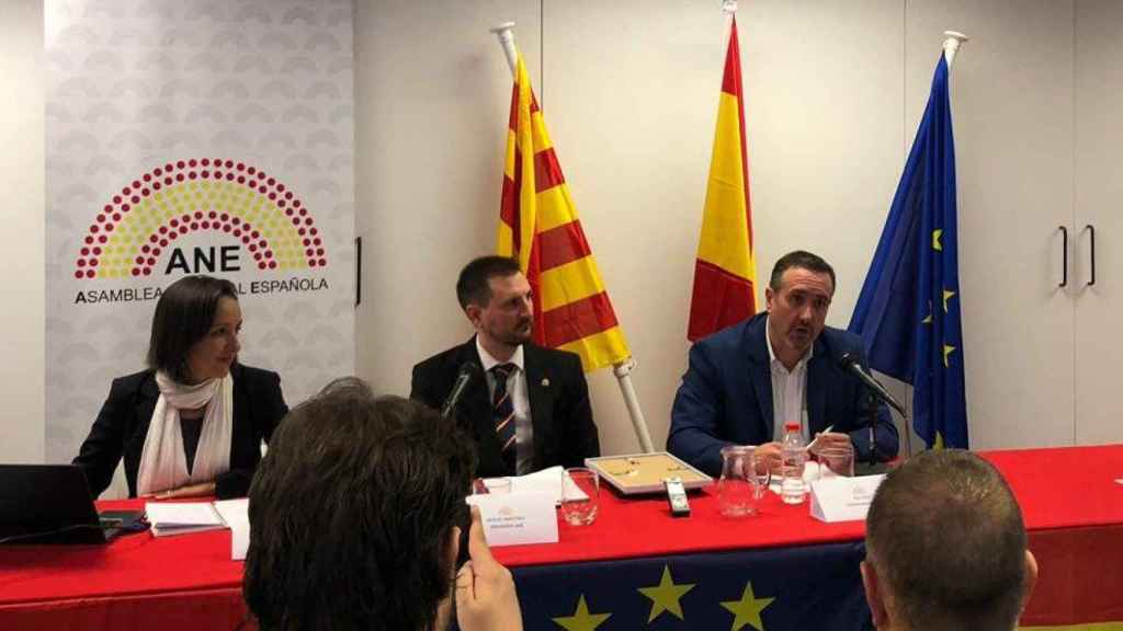 Paula Fiestras, Miguel Martínez y Pau Guix, durante la presentación de la ANE / @AsambleaANE