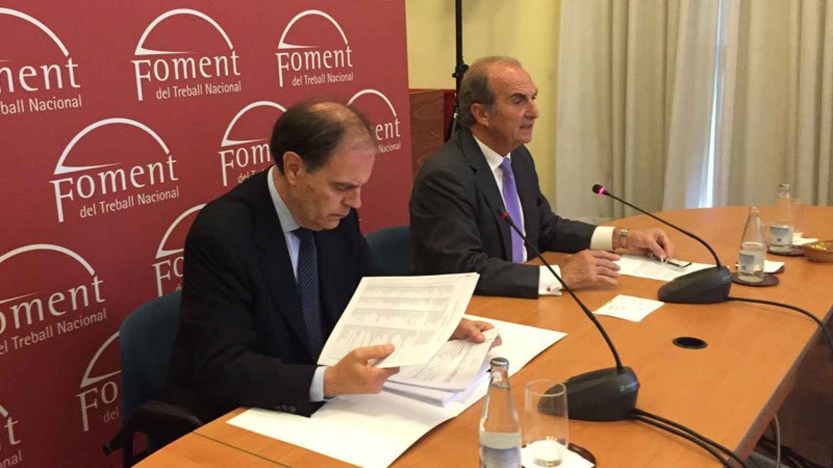 Joaquim Gay de Montellà (derecha) y Joan Pujol, secretario de Foment del Treball, en la previa a la asamblea de la patronal.