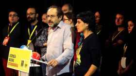 Antonio Baños y Anna Gabriel, en la asamblea de la CUP.