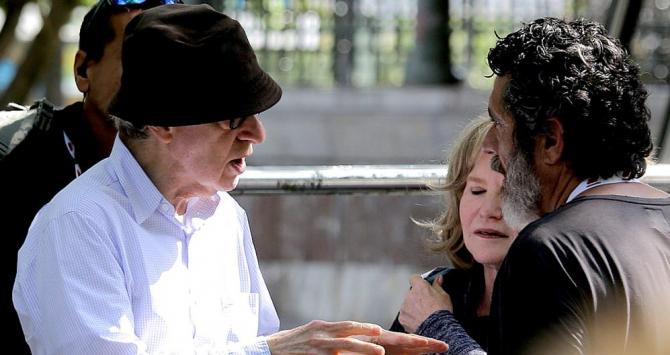 El director de cine Woody Allen en el primer día de rodaje de su última película que se rueda en el Boulevard de San Sebastián / EFE