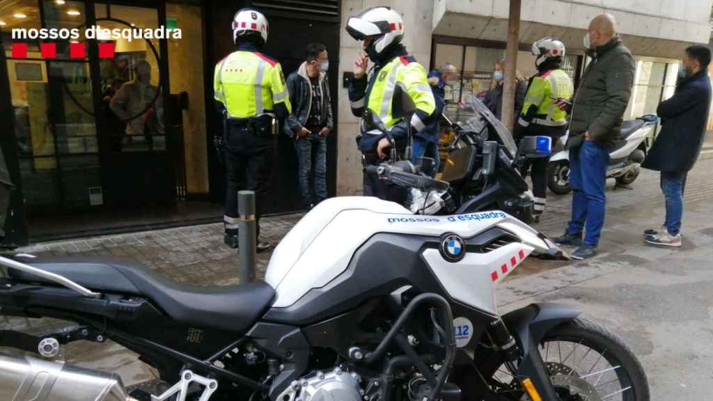 Los Mossos detienen a varios ladrones multirreincidentes en Barcelona, que a partir de ahora podrán cumplir penas de prisión de hasta 18 meses / MOSSOS