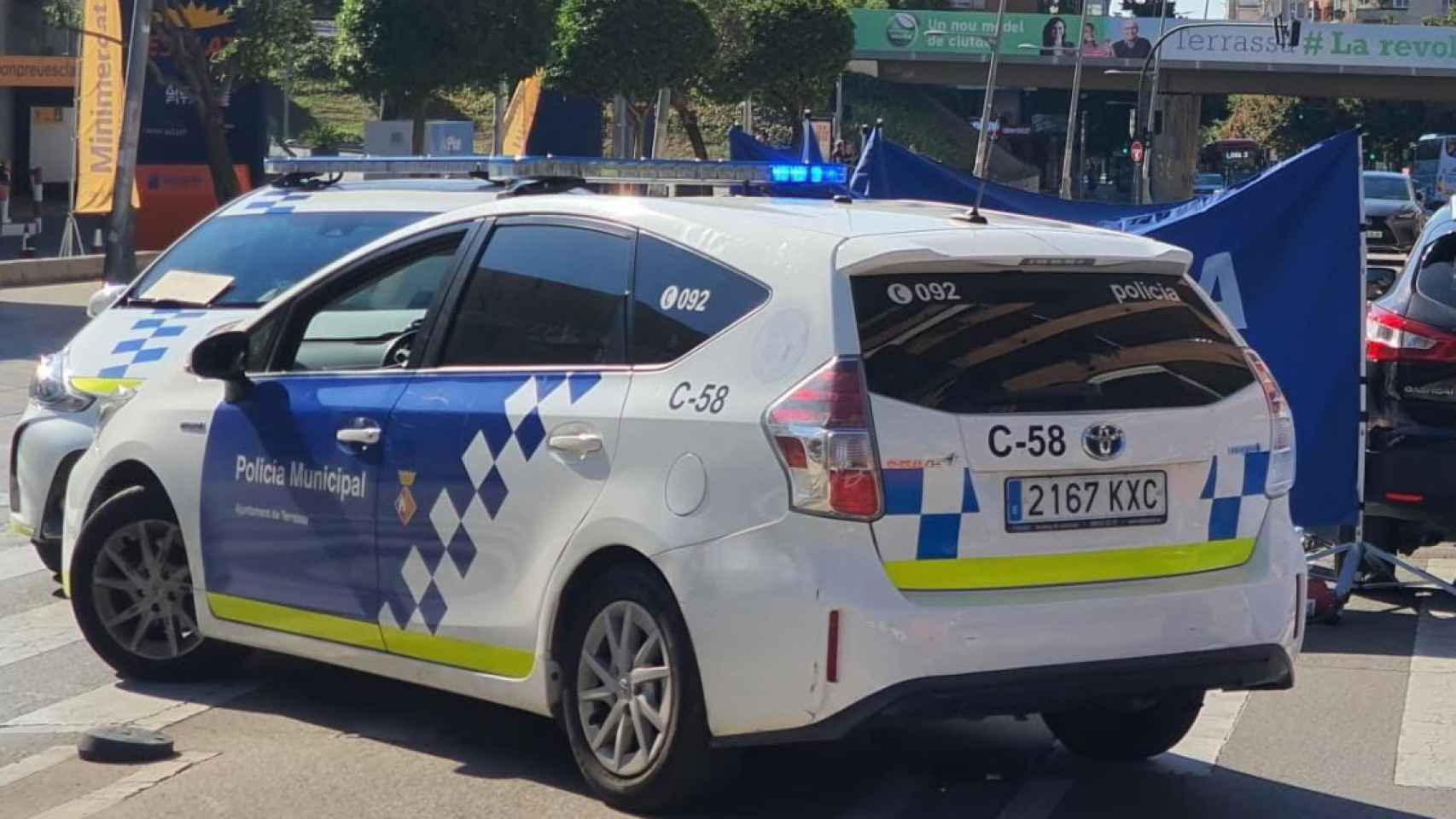 La Policía Municipal en el lugar en el que ha muerto una mujer de 75 años tras ser atropellada en Terrassa / POLICÍA LOCAL DE TERRASSA