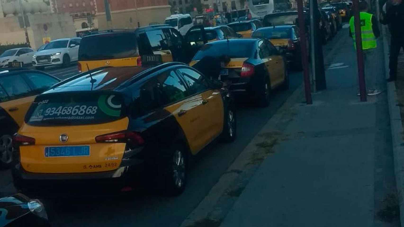 Taxistas protestan en Barcelona / LORENZO