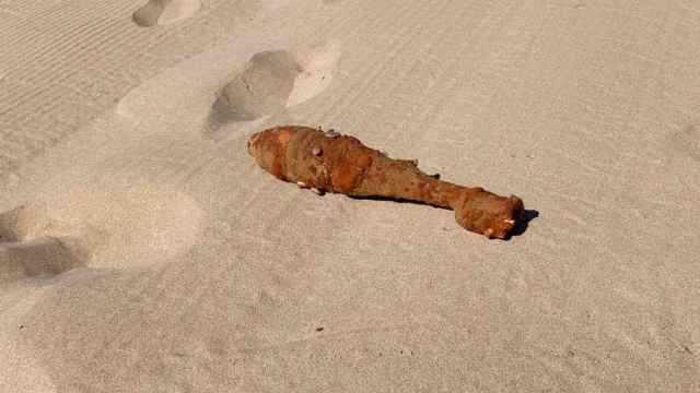 Granada de mortero hallada en la playa Llarga de Tarragona / CCMA
