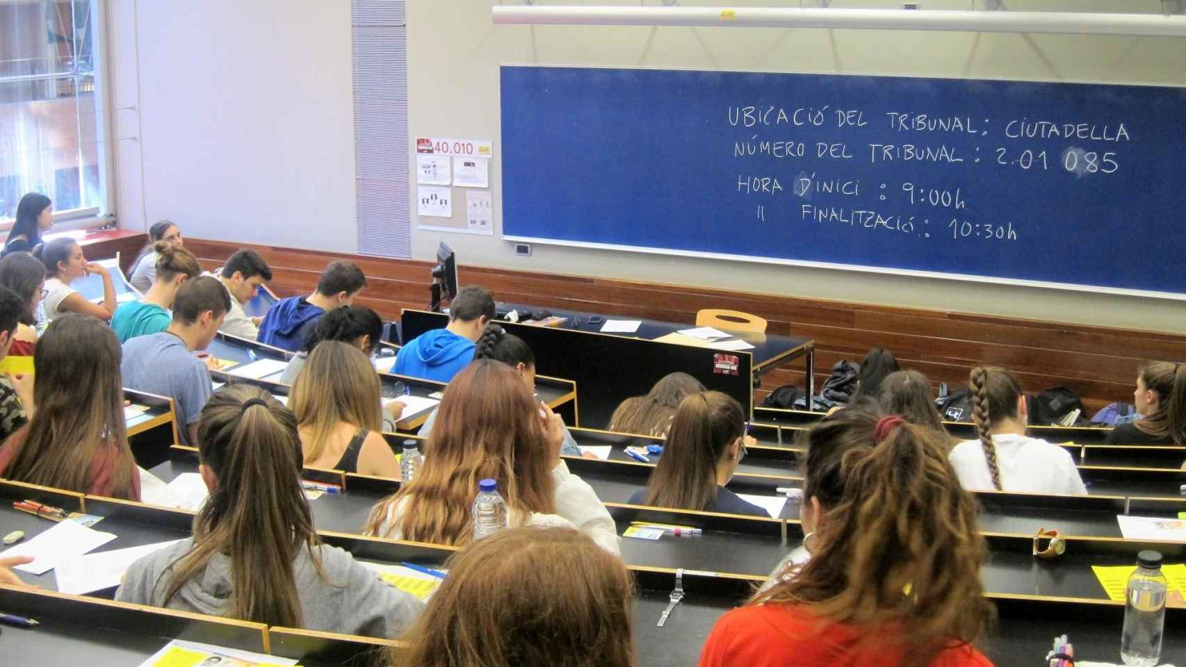 El examen de selectividad realizado en el Campus de la Ciutadella de la UPF / EP