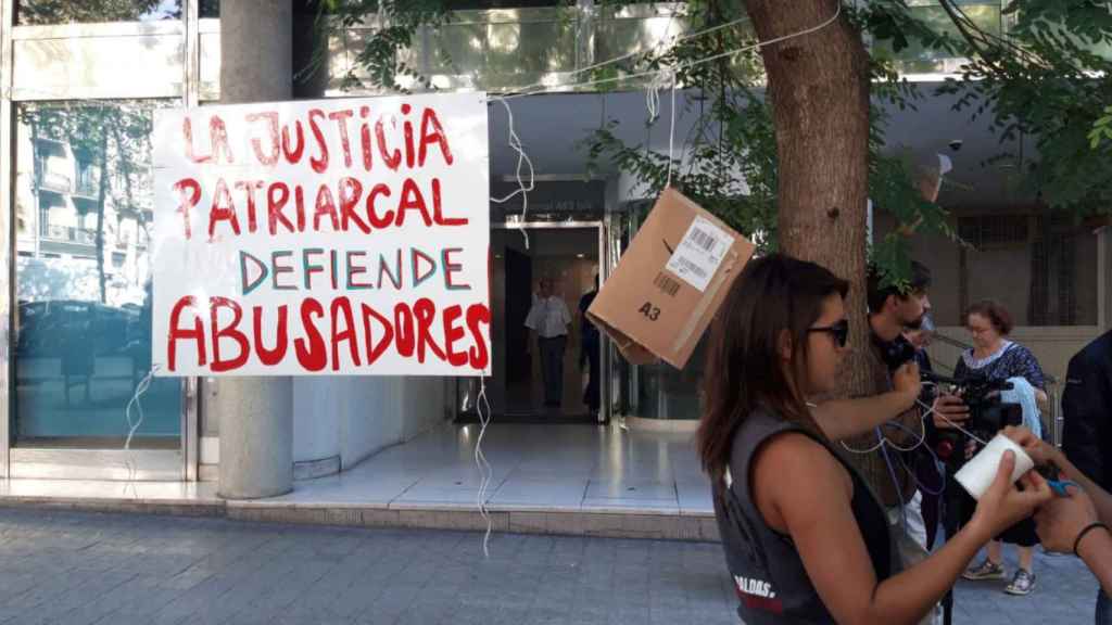 Entrada del consulado de Uruguay / TWITTER