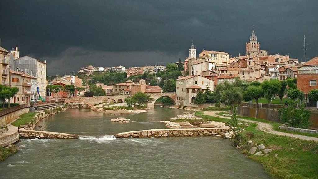 Fotografía de Gironella, donde se ve el puente que estaba cerca del lugar de la agresión sexual / WIKIPEDIA