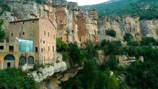 El monasterio catalán que fascina a National Geographic: el templo entre cascadas que enamora a poetas