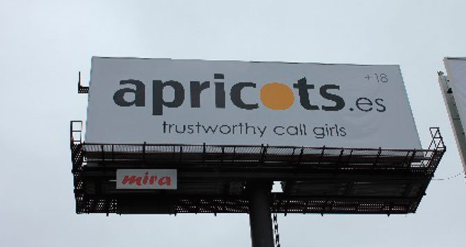 apricots valla publicitaria mobile world congress