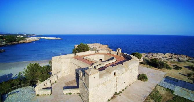 Castillo de Sant Jordi de Alfama / DRONESTAGRAM