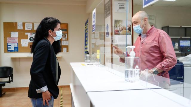 La pandemia ha obligado a tomar medidas como la instalación de mamparas de protección / EP