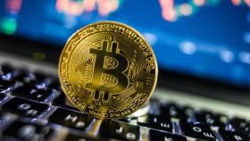 Bitcoin sobre un teclado