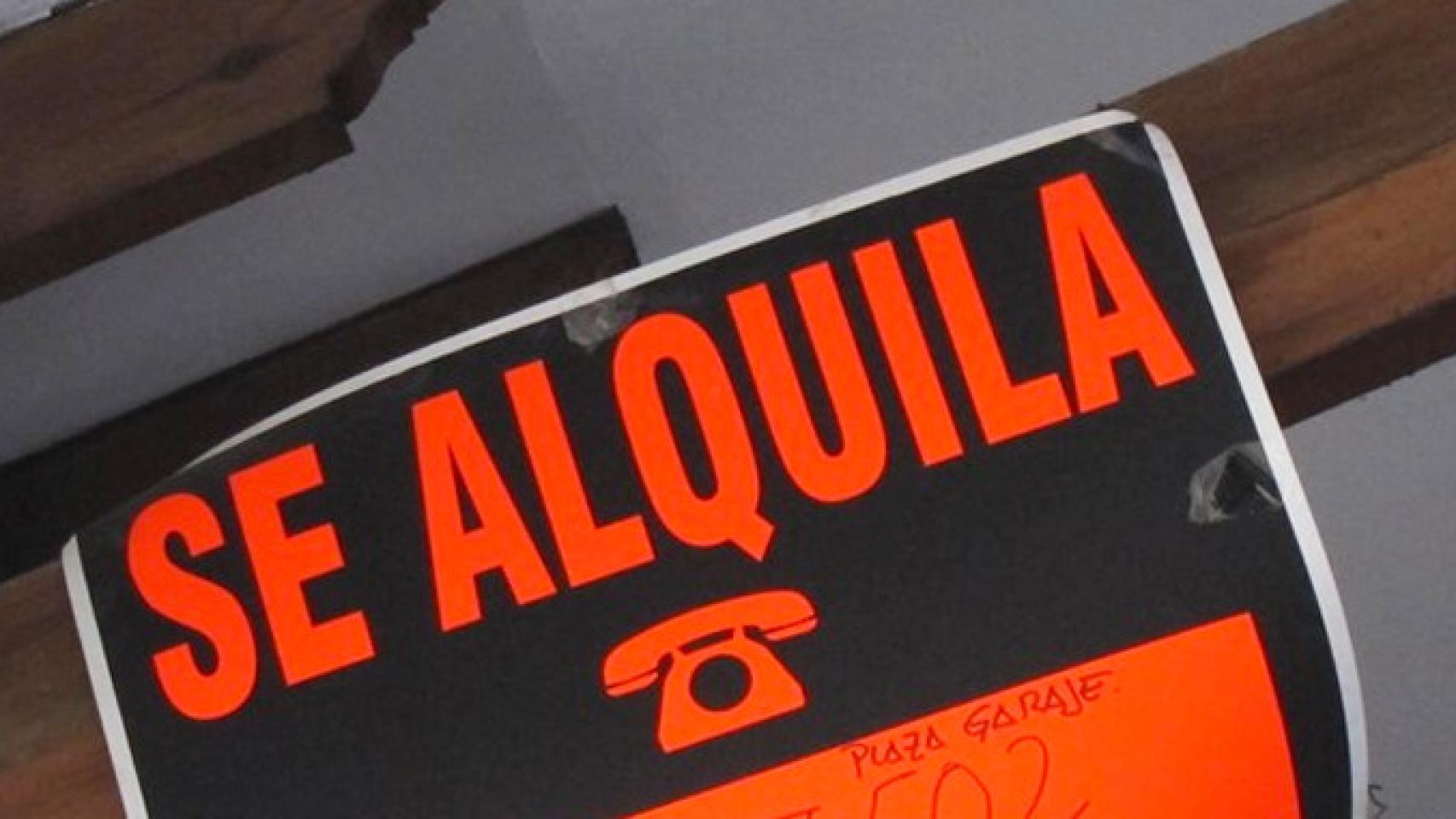 Un cartel de alquiler en Barcelona / EP