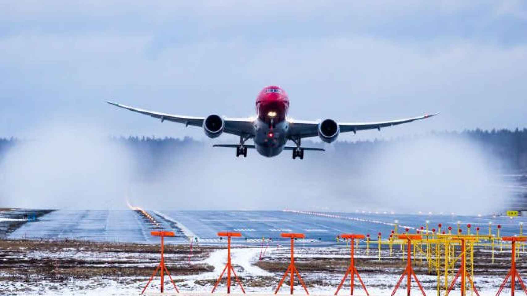 Un avión de Norwegian a punto de aterrizar