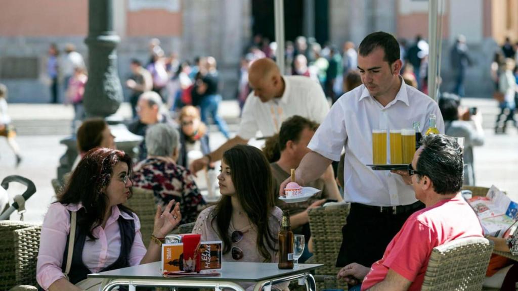 La creación de empleo pierde fuelle, aunque el paro baja el 11,3% / EFE