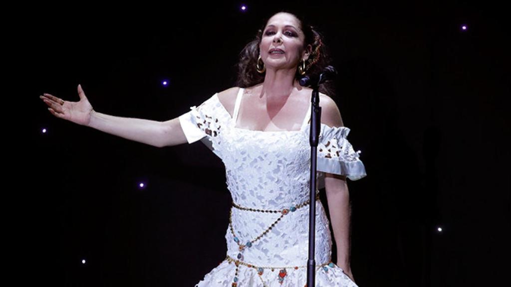 Isabel Pantoja durante el retorno a los escenarios el jueves en Madrid para presentar su nuevo disco / EFE