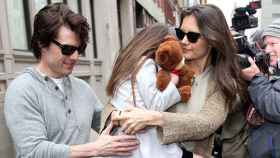 Tom Cruise, Katie Holmes y la pequeña Suri.