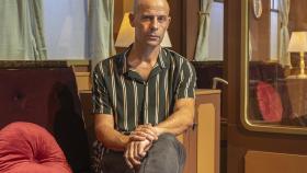 Eduard Farelo posa para Crónica Directo en el teatro Condal / LENA PRIETO