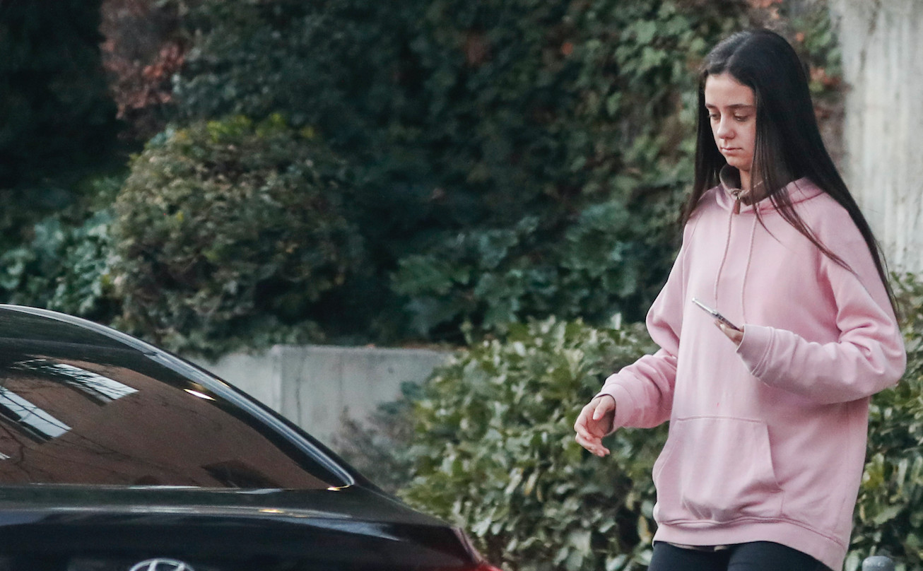 Victoria Federica al lado de un coche en plena calle de Madrid / AGENCIAS
