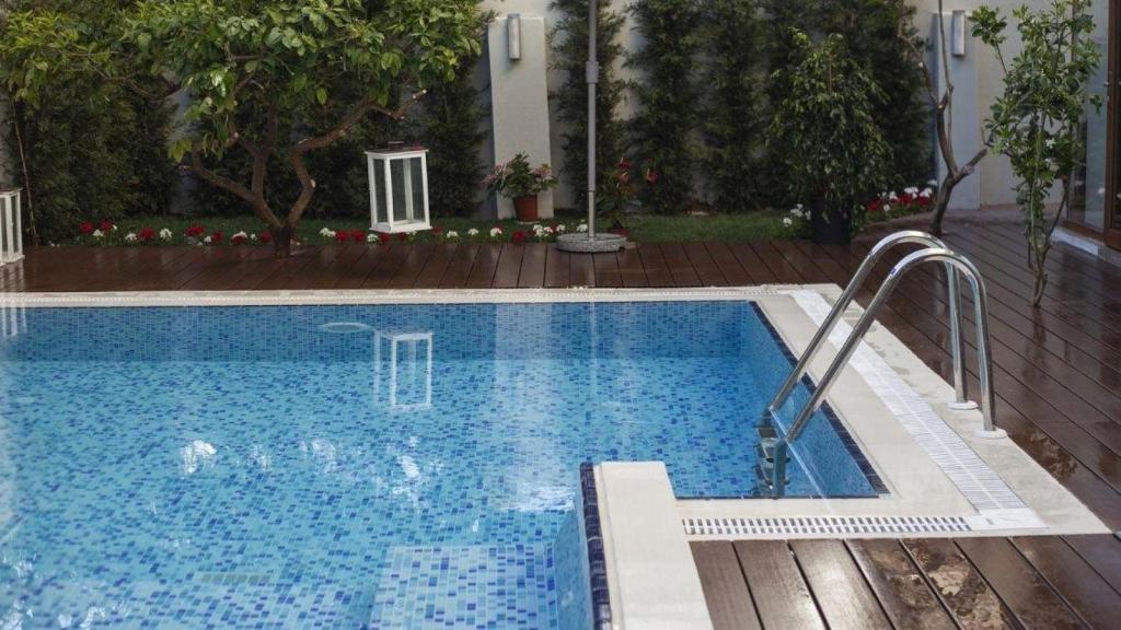 Imagen de archivo de una piscina / PIXABAY