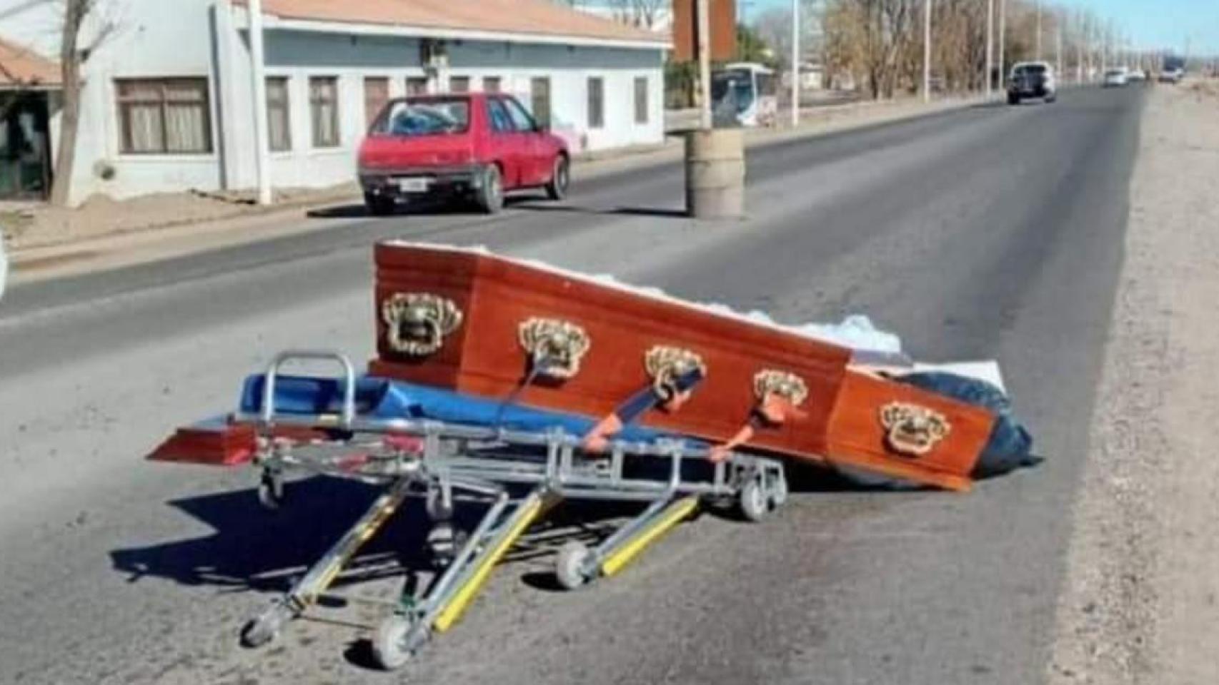 Un coche fúnebre pierde el ataúd camino del funeral /REDES