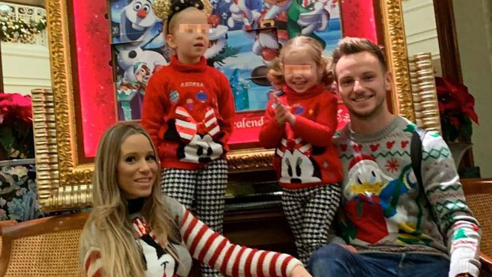 La familia Rakitic-Mauri en Disneyland / INSTAGRAM