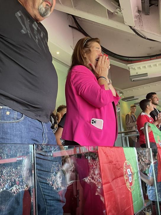 Dolores Aveiro emocionada