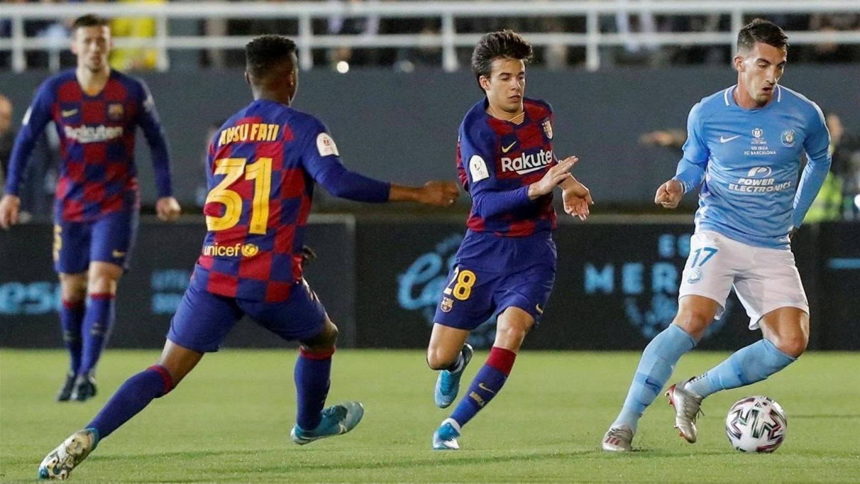 Ansu Fati y Riqui Puig en el partido de copa contra el Ibiza / EFE