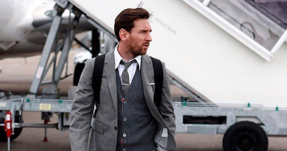 Leo Messi, vestido como un hombre de negocios, en un viaje del Barça / FCB