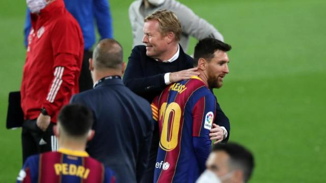 Koeman saludando a Messi tras la victoria contra el Valladolid / FC Barcelona