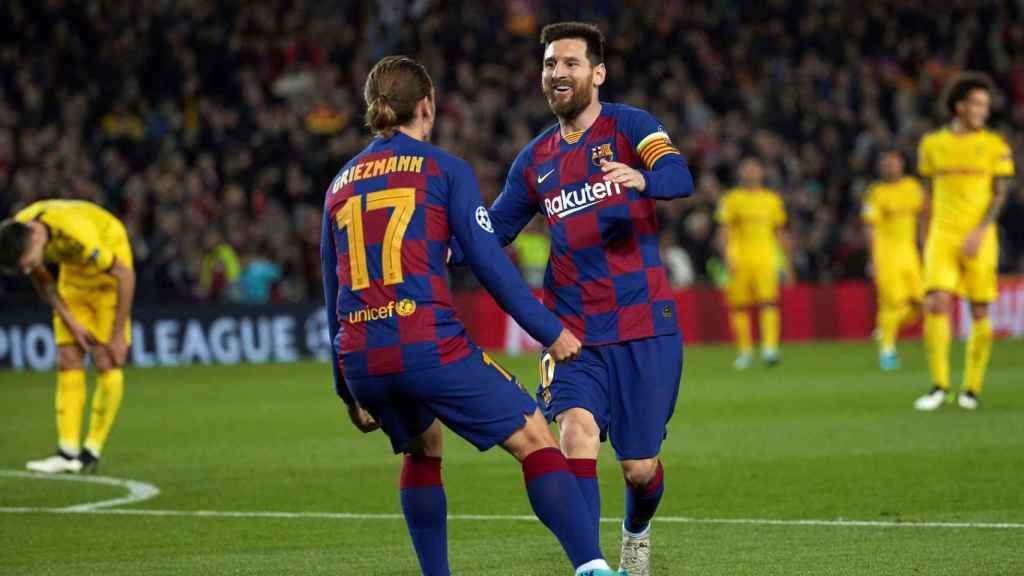 Messi celebra junto a Griezmann un gol ante el Borussia | EFE