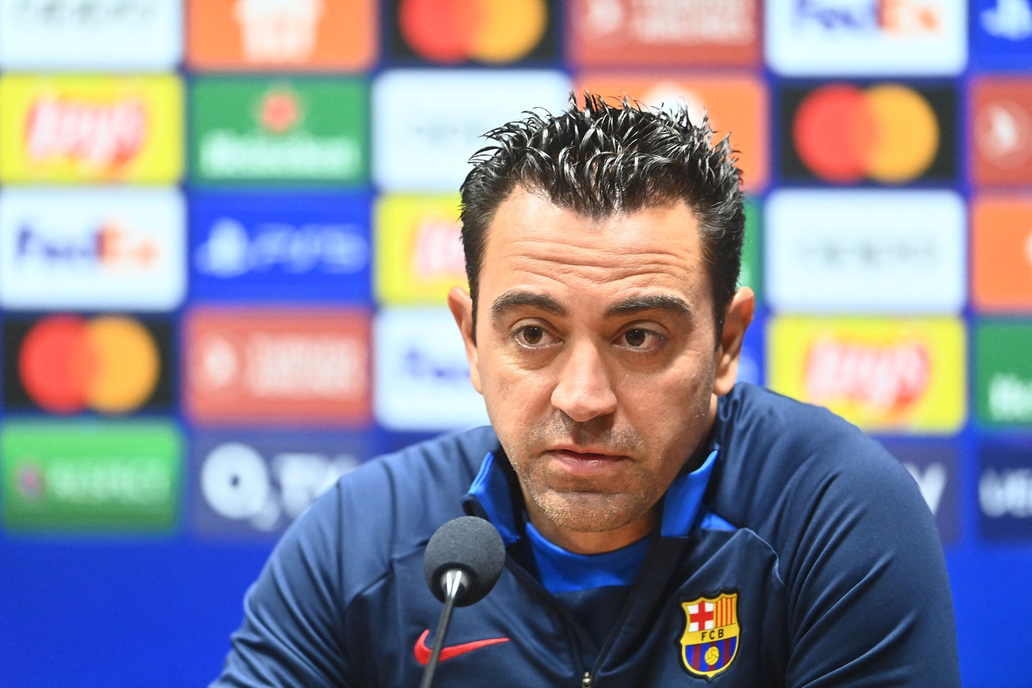 Xavi Hernández durante una rueda de prensa / REDES