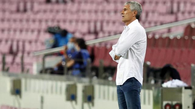 Setien dirigiendo el Barça-Nápoles en el Camp Nou / FC Barcelona