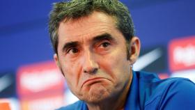 Ernesto Valverde en una rueda de prensa con el FC Barcelona / EFE