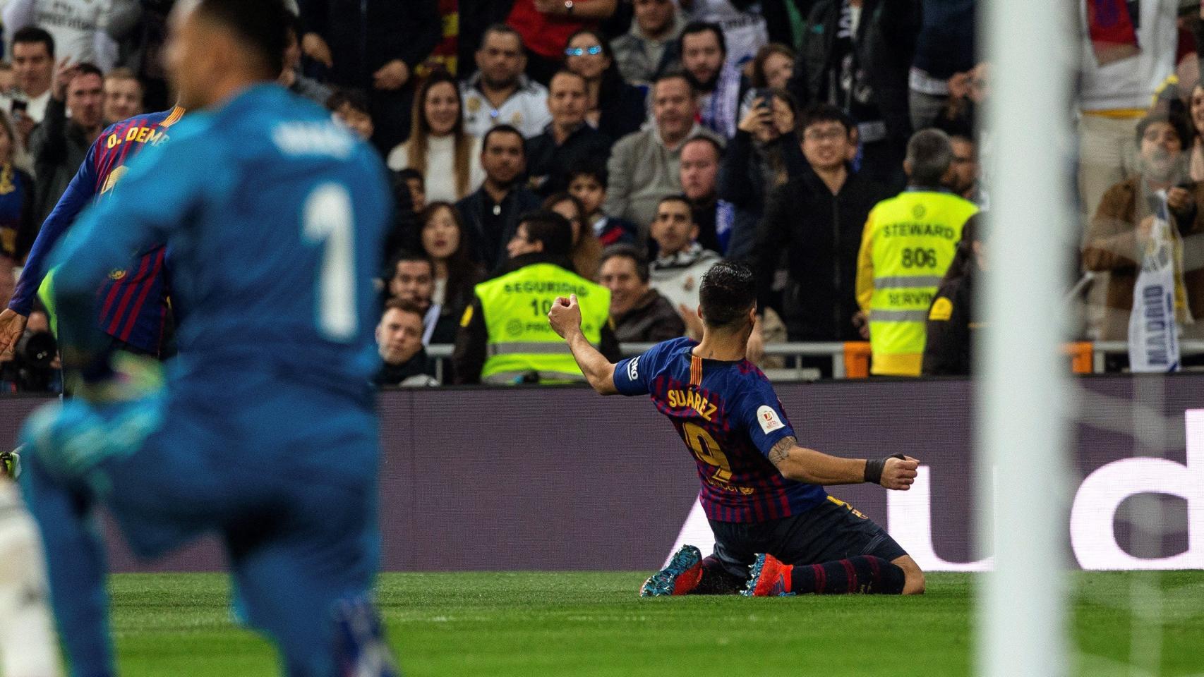 Una foto de Luis Suárez celebrando su tercer gol ante el Real Madrid / EFE