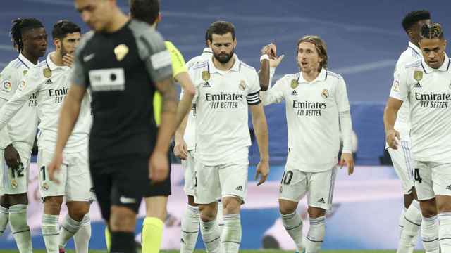 Luka Modric festeja el último tanto de la goleada del Real Madrid contra el Elche / EFE