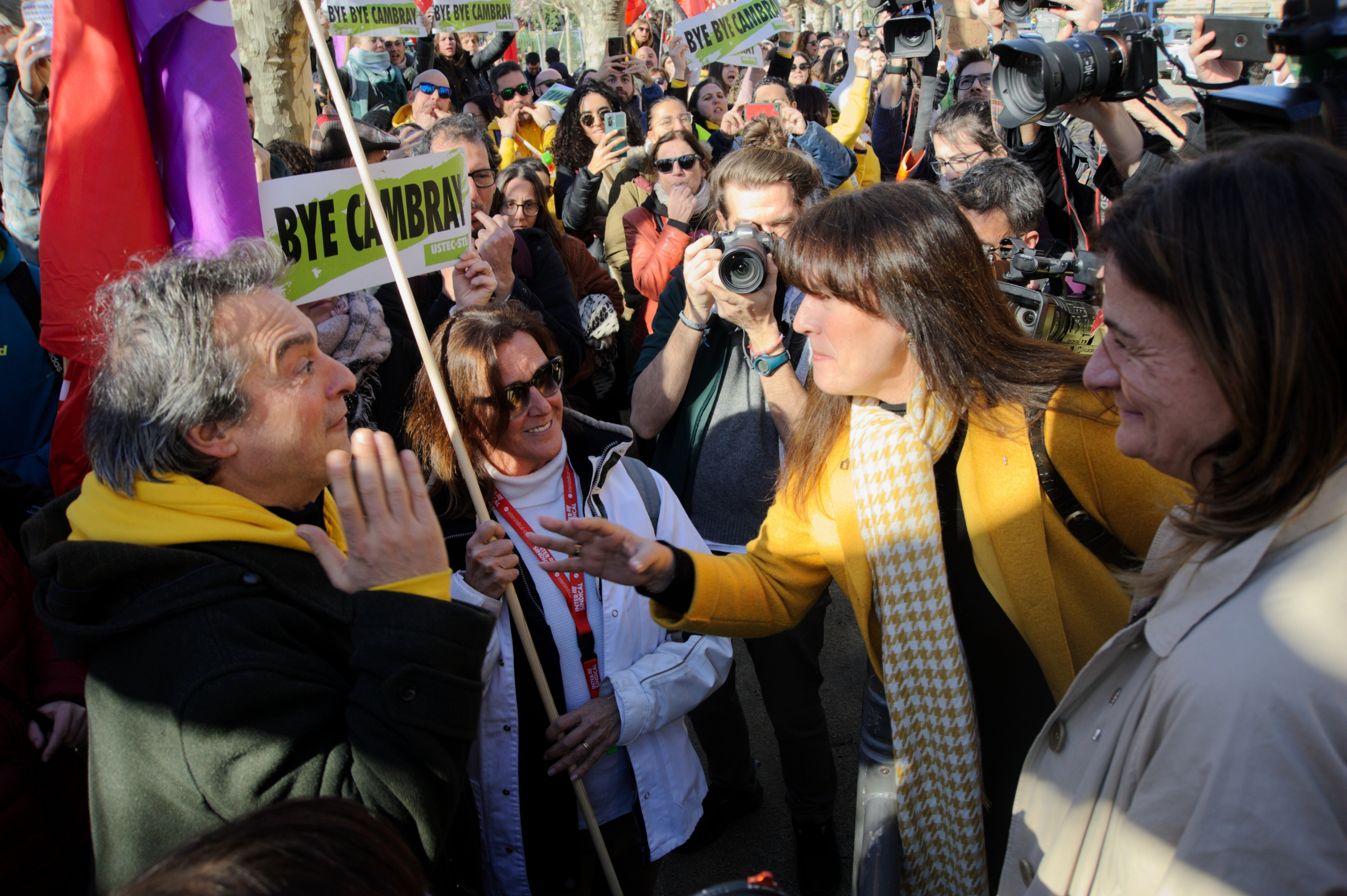 Los sindicatos reciben con pitos a Laura Borràs / EUROPA PRESS