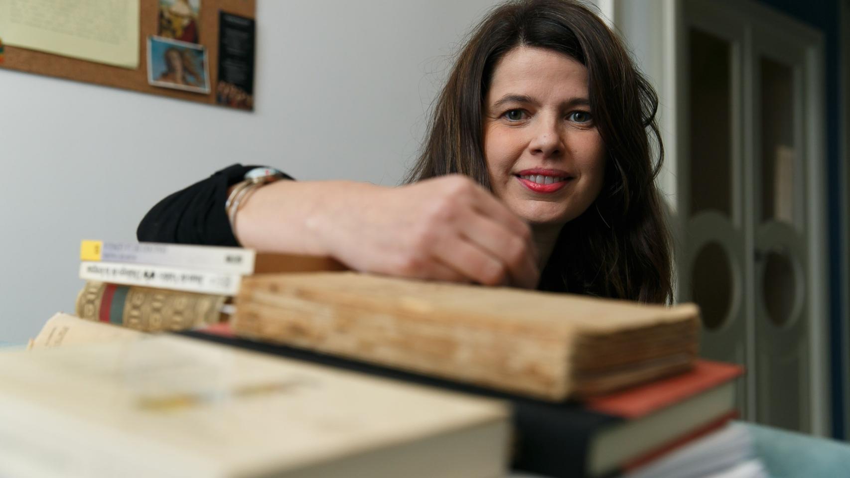 Lola Pons: El español no es de España ni tampoco de América, es de todos, así que no es de nadie